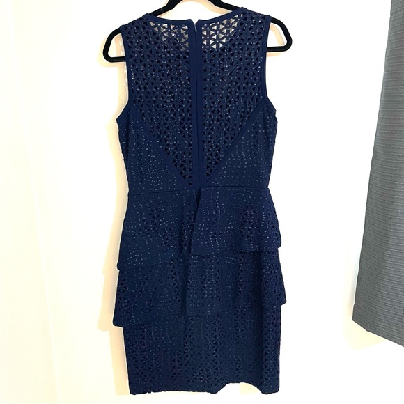 Frank Lyman Stylish navy/silver cocktail dress with slimming asymmetrical tiers - Picture 3 of 12